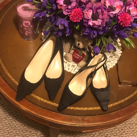 Ann Taylor Shoes - ANNE TAYLOR Front Bow PUMPS